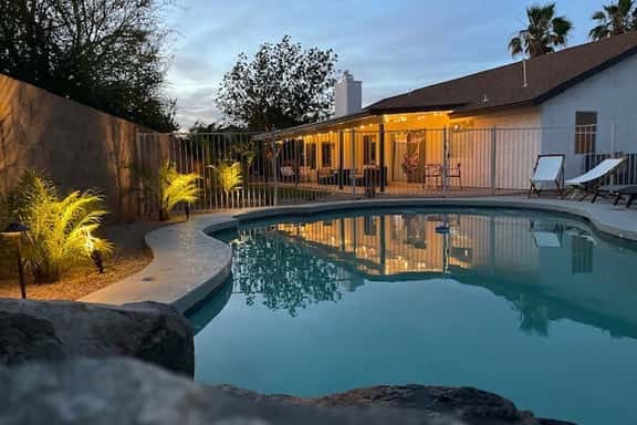 Glendale Redzone Retreat-ABVR - Image 1
