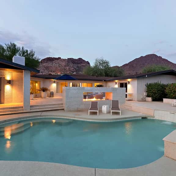 Phoenix Palomino Paradise - AVR - Image 1