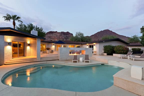 Phoenix Palomino Paradise - AVR - Image 1